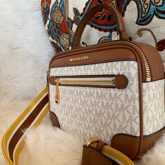 🎉New MK vanilla 2019 collection - Picture 2 of 8